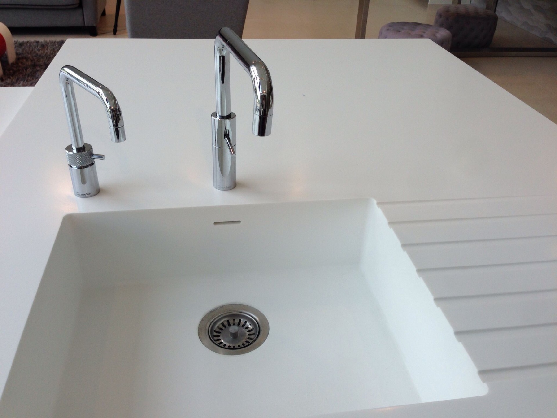 巖板膠用于哪些地方？怎么選擇巖板膠?